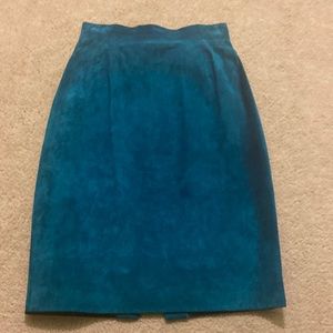 Danier Leather emerald green skirt size 00 -130